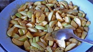 яблочные дольки в грушевом сиропе