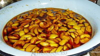 яблочные дольки в грушевом сиропе