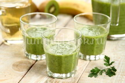 Здоровый коктейль с петрушкой
