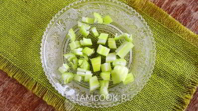 зеленый коктейль на греческом йогурте