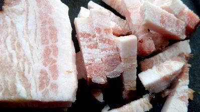 чечевичный салат с овощами и маслинами