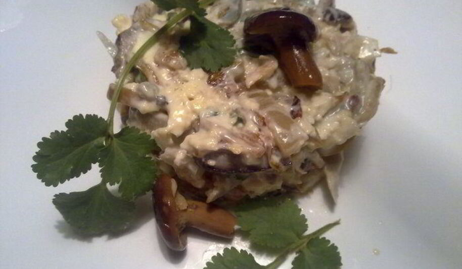 Рецепт грузинского салата с солеными грибами