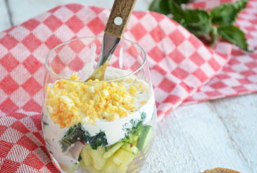 Картофельный салат с крапивой