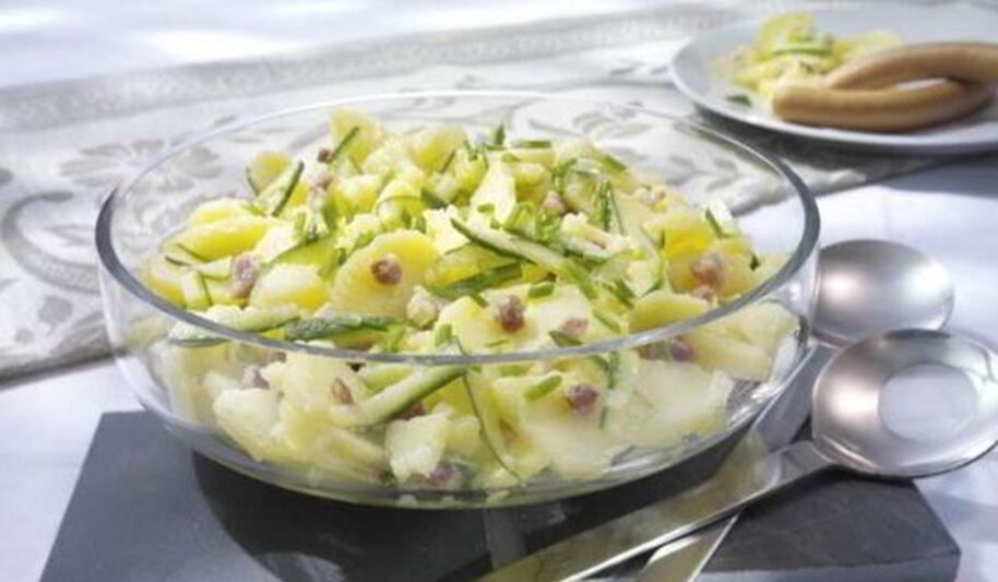 Рецепт картофельного салата с огурцом и салом