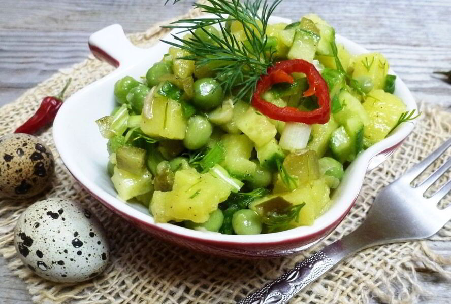 Салат из картофеля и огурцов