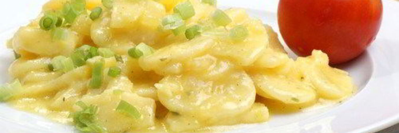 Салат из молодого картофеля с зеленым луком