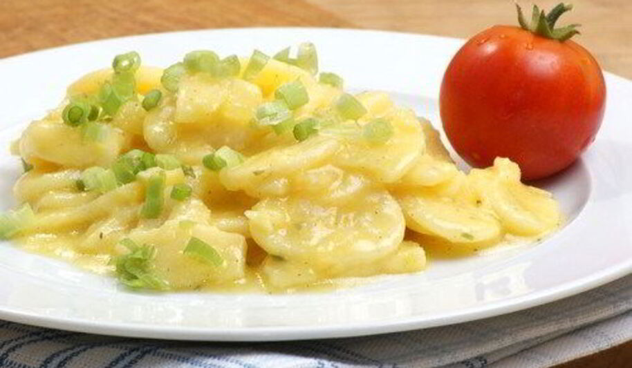 Рецепт салата из молодого картофеля с зеленым луком
