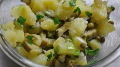 салат картофельный с маринованными огурцами