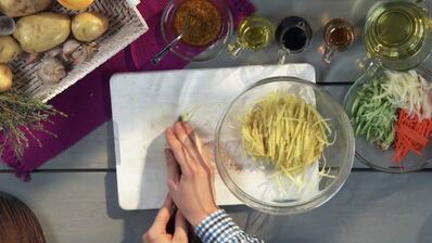 салат с картофельной соломкой