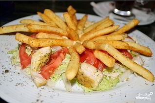 Салат с картошкой фри