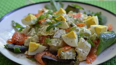 салат с малосольной семгой и картофелем