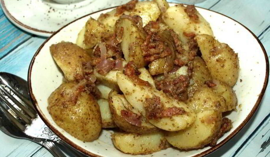 Рецепт теплого картофельного салата с беконом