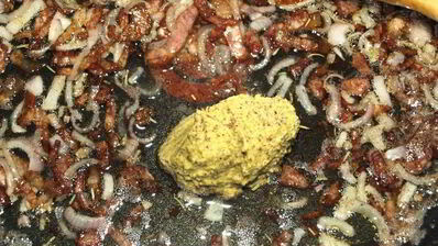 теплый картофельный салат с беконом