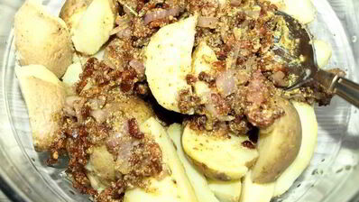 теплый картофельный салат с беконом