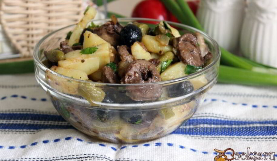 Рецепт теплого картофельного салата с индюшиными сердечками