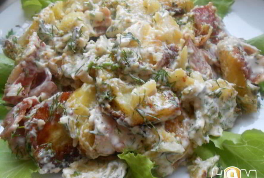 Теплый салат с запеченным картофелем