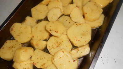 теплый салат с запеченным картофелем