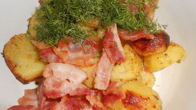 теплый салат с запеченным картофелем