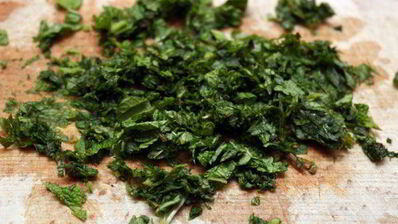 куриный салат с авокадо и сладким перцем