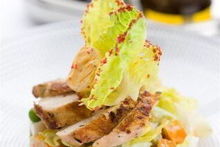 Оливье с филе цыпленка на гриле