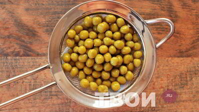 салат оливье с колбасой