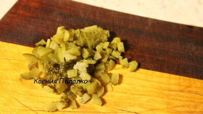 салат оливье в картофельных бочонках