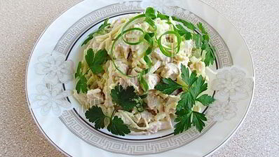 салат из куриного филе с сельдереем и яблоками