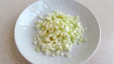 салат из куриного филе с сельдереем и яблоками