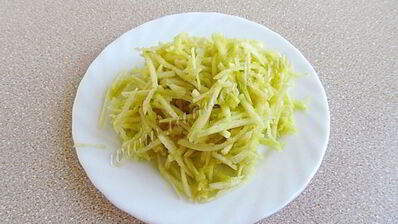 салат из куриного филе с сельдереем и яблоками