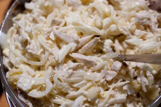 Салат из курицы с сыром