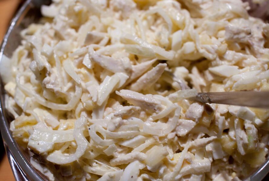 Салат из курицы с сыром