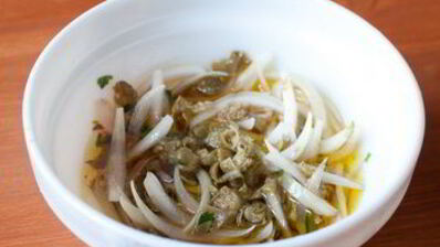 салат из лосося с петрушкой и каперсами