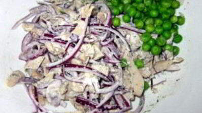 салат из маринованных кальмаров