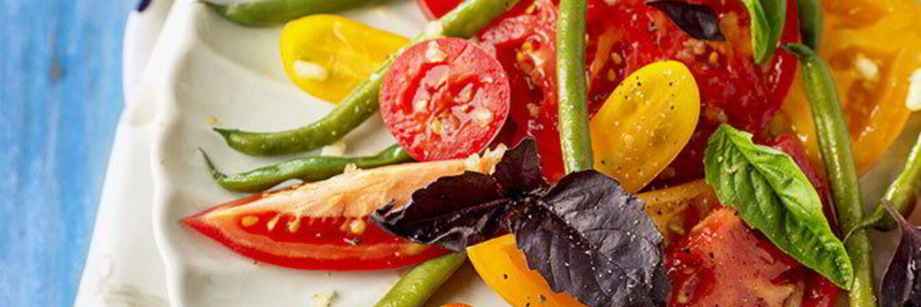 Салат из помидоров с зеленой фасолью