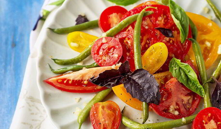 Рецепт салата из помидоров с зеленой фасолью