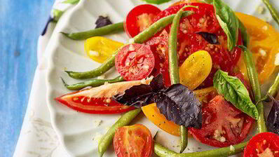 салат из помидоров с зеленой фасолью