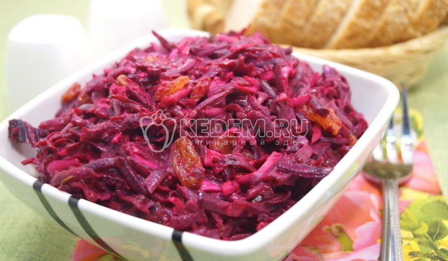 Рецепт салата из свеклы с чесноком и изюмом