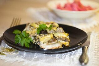 Куриные грудки филе под шубой в духовке