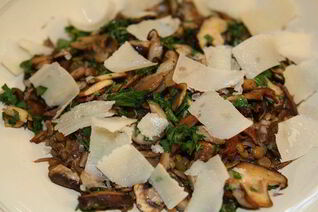 Салат с чечевицей и грибами