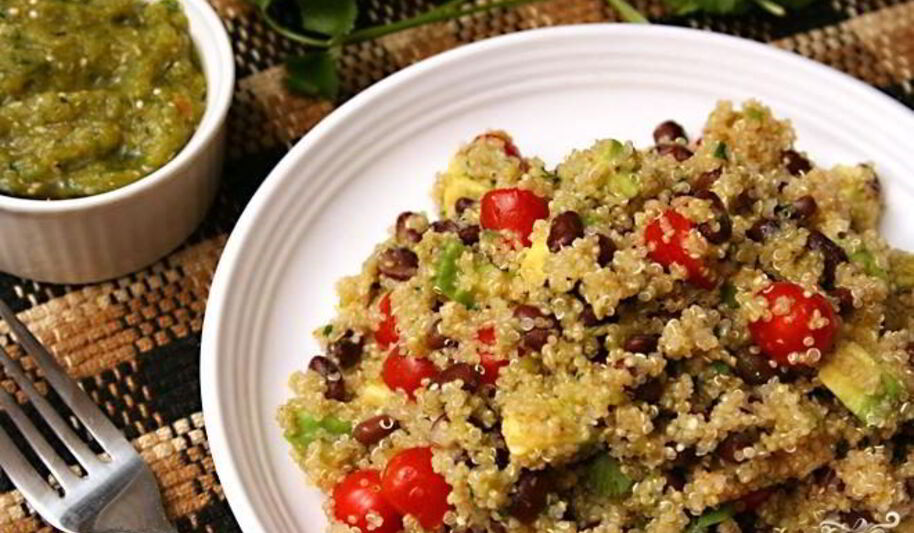 Рецепт салата с фасолью, квиноа и томатилло