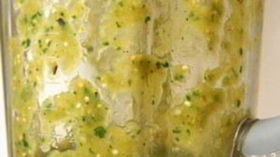 салат с фасолью, квиноа и томатилло