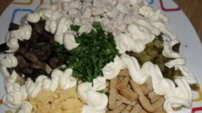 салат с грибами маринованными