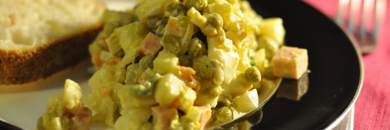 Салат с копченым окорочком