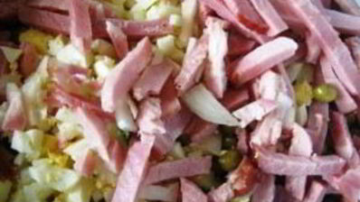 салат с копченым окорочком