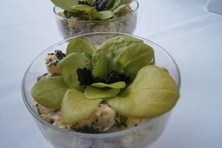 Салат с курицей, ананасом и маковой заправкой