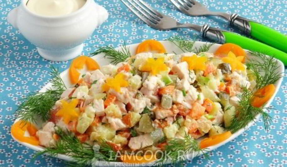 Рецепт салата с курицей, морковью и соленым огурцом
