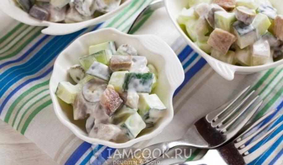 Рецепт салата с селедкой и огурцами