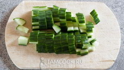 салат с селедкой и огурцами