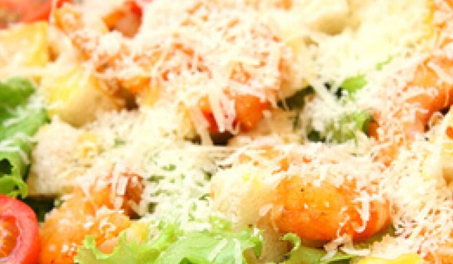 Рецепт салата цезарь с креветками