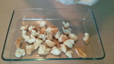 салат цезарь с курицей и домашними сухариками